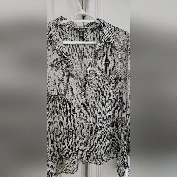 Kenneth Cole Reaction  Patterned Blouse - Picture 3 of 5